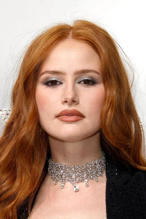 Madelaine Petsch profil kép
