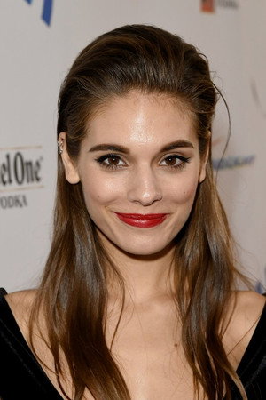 Caitlin Stasey profil kép
