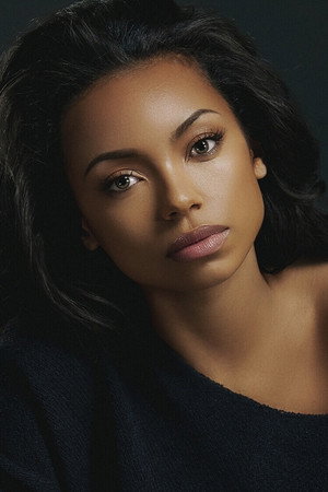Logan Browning profil kép