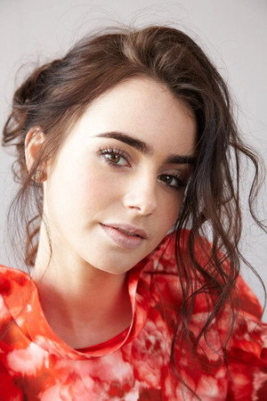 Lily Collins profil kép