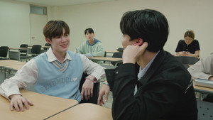 와이 알 유? kép