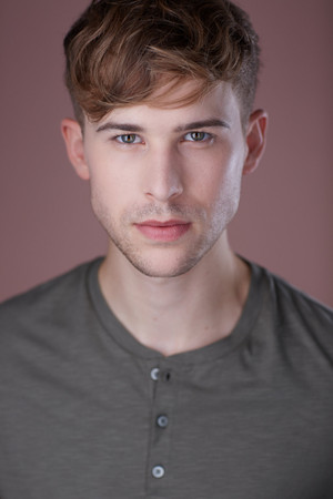 Tommy Dorfman profil kép
