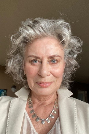 Mimi Kuzyk profil kép