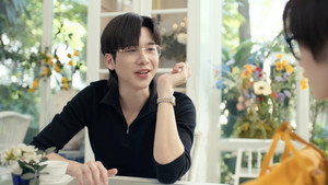 ที่สามของเธอ kép