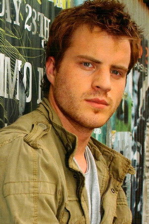 Robert Kazinsky profil kép