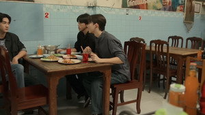 ต้นส้มอยู่บ้านเขา แต่ผลส้มหล่นมาบ้านเราตลอดเลย kép