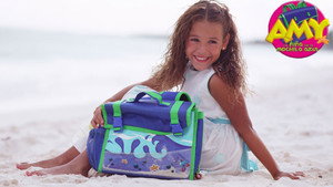 Amy, la niña de la mochila azul kép