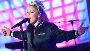 BBC Radio 1's Live Lounge 17. évad Ep.6 6. epizód