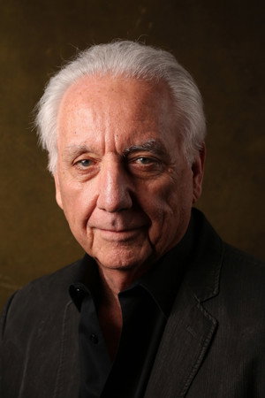 Bob Gunton profil kép