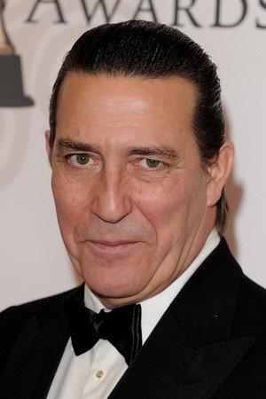 Ciarán Hinds profil kép