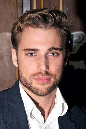 Dustin Milligan profil kép