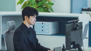 내일도 출근! kép