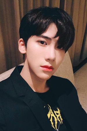 Ding Zeren profil kép