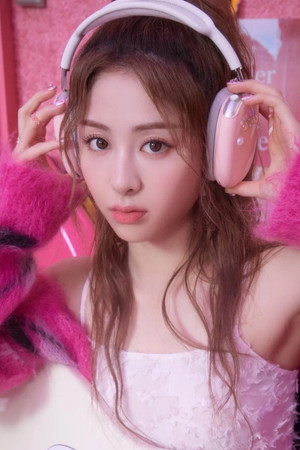 허윤진 profil kép