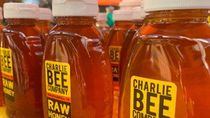 Charlie Bee Company kép