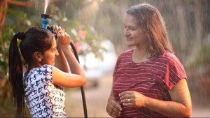 සුදු ඇඳගෙන කළු ඇවිදින් kép