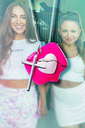 Az ördög táncosai: A 7M TikTok-szekta poszter