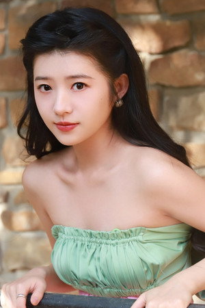 何蓝逗 profil kép