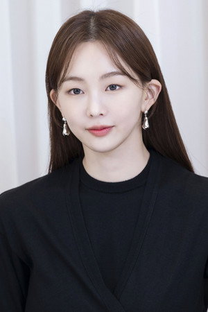 금새록 profil kép
