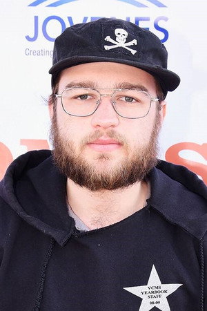 Angus T. Jones profil kép