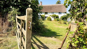 Escape to the Country kép
