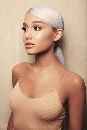 Ariana Grande profil kép