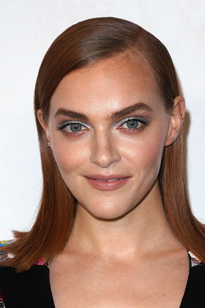 Madeline Brewer profil kép