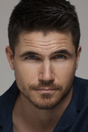 Robbie Amell profil kép
