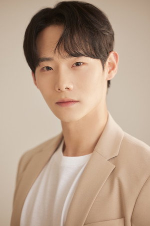 최창욱