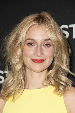 Caitlin FitzGerald profil kép