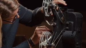Der Mann mit der kleinen Kamera kép