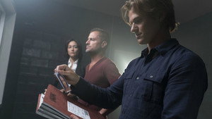 MacGyver 1. évad Ep.1 Feltámadás