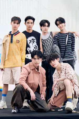 DMD Friendship The Reality poszter