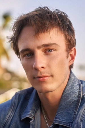 Drew Starkey profil kép