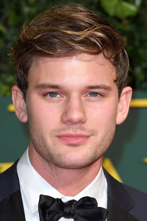 Jeremy Irvine profil kép