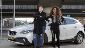 Michella rijdt door kép