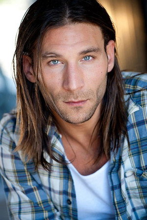 Zach McGowan profil kép
