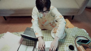 ที่สามของเธอ kép
