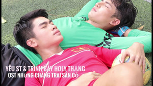 Những chàng trai sân cỏ kép