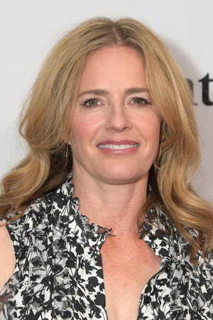 Elisabeth Shue profil kép