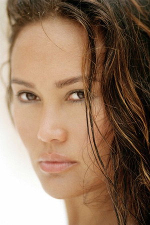 Tia Carrere profil kép