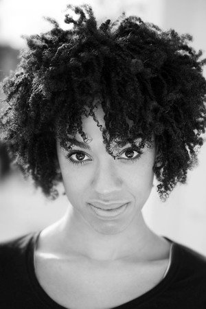 Pearl Mackie profil kép