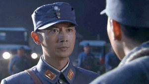 战火中的花蕾 kép