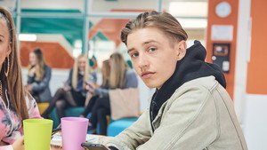 Ackley Bridge 4. évad Ep.1 1. epizód