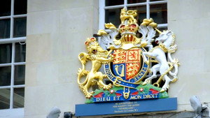 By Royal Appointment: Shops Serving the Queen kép