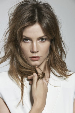 Sylvia Hoeks profil kép