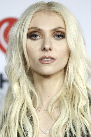 Taylor Momsen profil kép