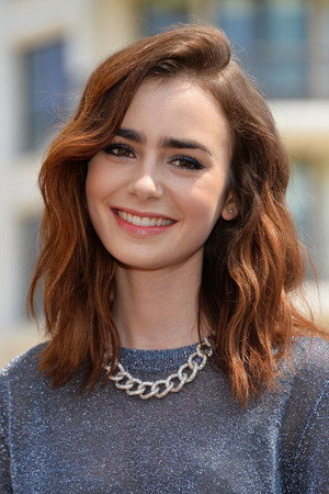 Lily Collins profil kép