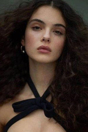 Deva Cassel profil kép