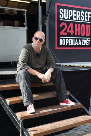 Superšéf: 24 hodin do pekla a zpět 1. évad (2020-02-07) poszter
